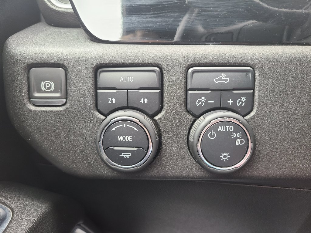 Used 2024 Chevrolet Silverado 1500 LT AWD/4WD image 30