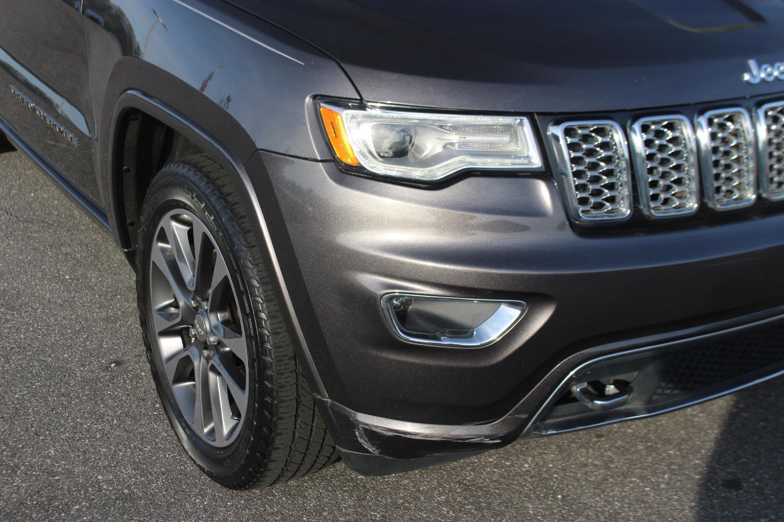 Used 2018 Jeep Grand Cherokee Overland RWD image 9
