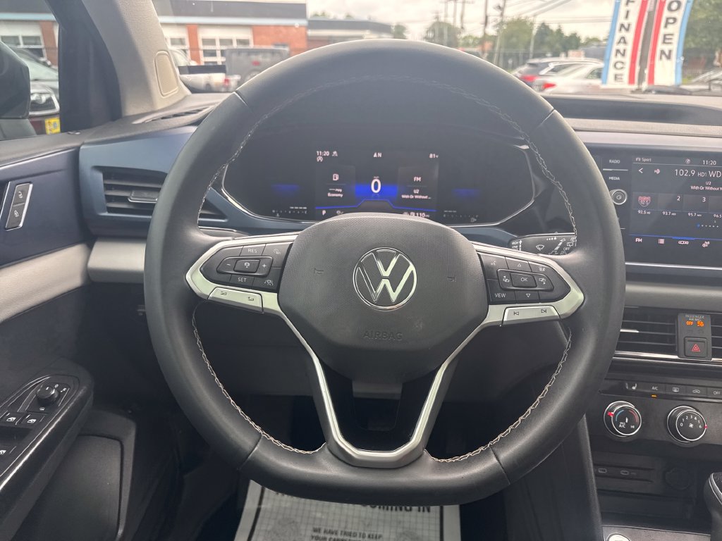 Used 2022 Volkswagen Taos SE w/ Panoramic Sunroof Package AWD/4WD image 15