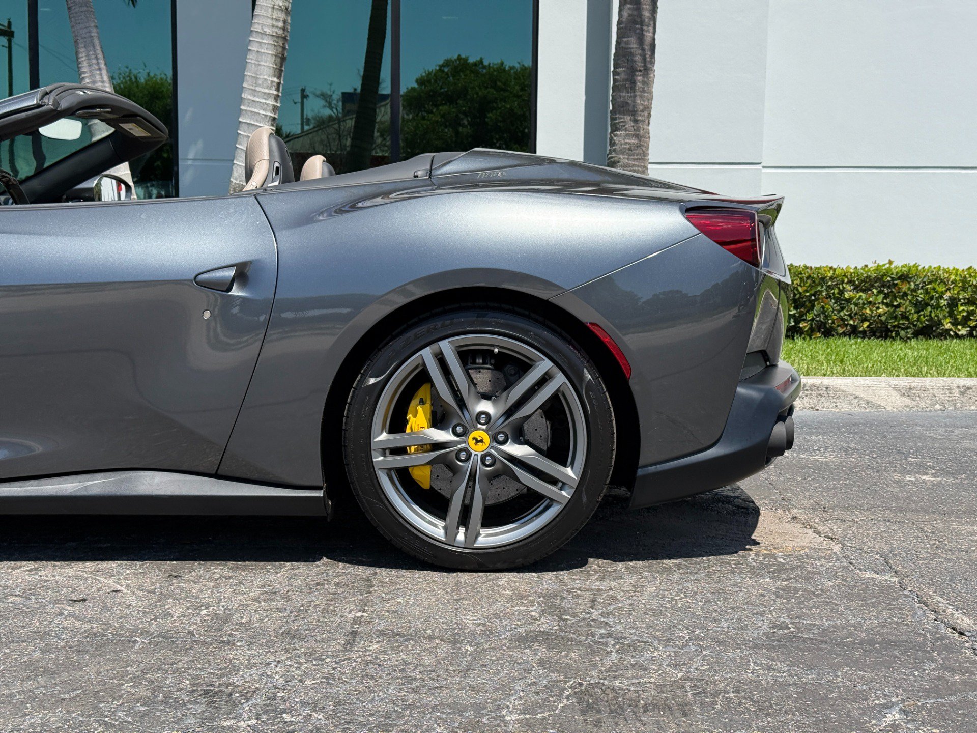 Used 2019 Ferrari Portofino RWD image 16
