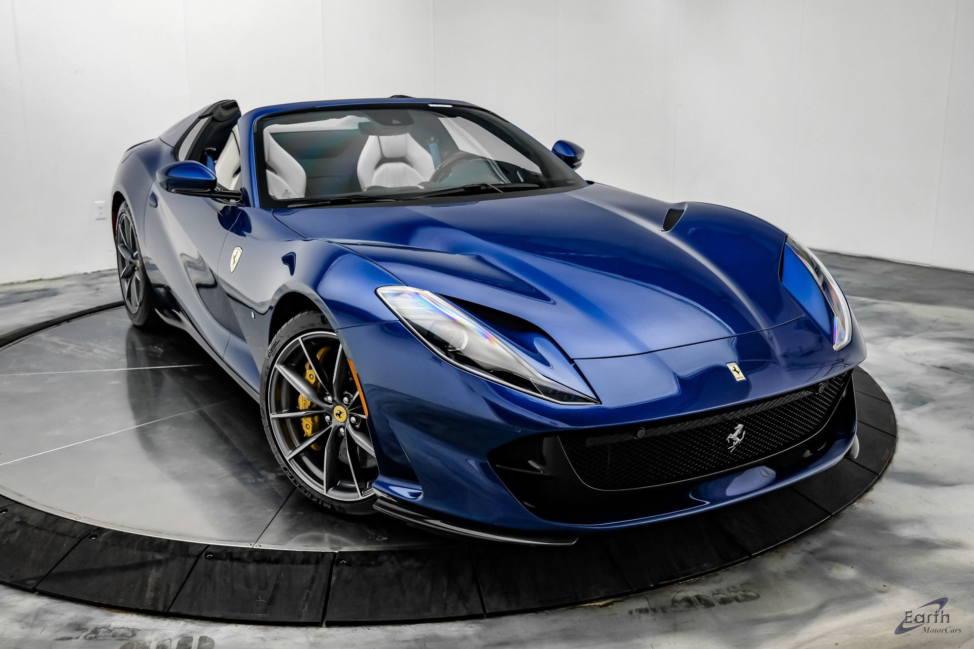 Used 2022 Ferrari 812 GTS RWD image 32