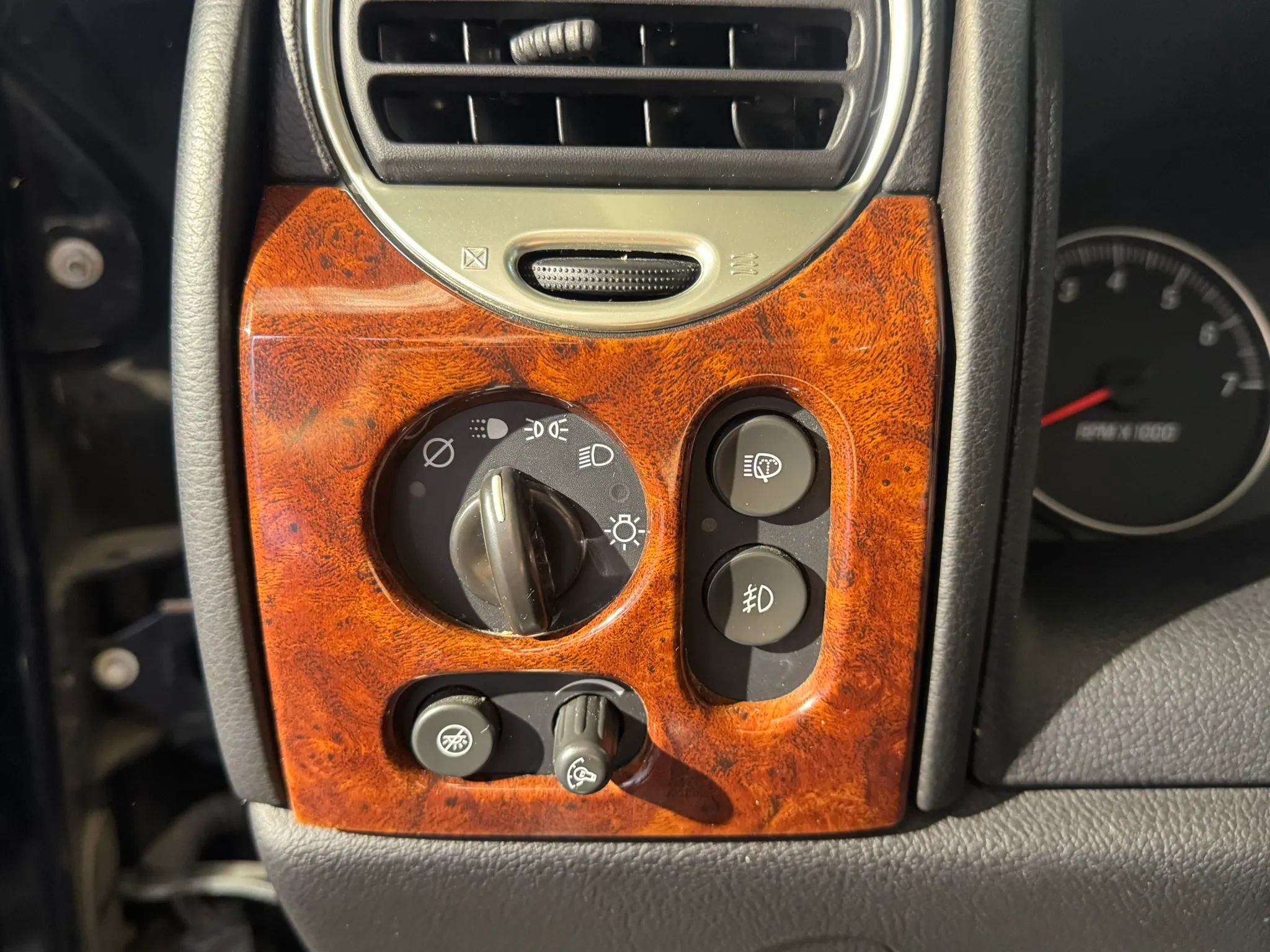 Used 2007 GMC Envoy Denali AWD/4WD image 10