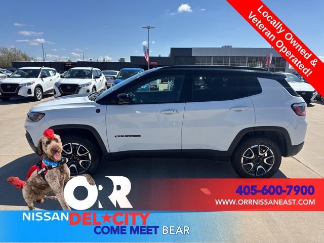 Used 2025 Jeep Compass Trailhawk image 2