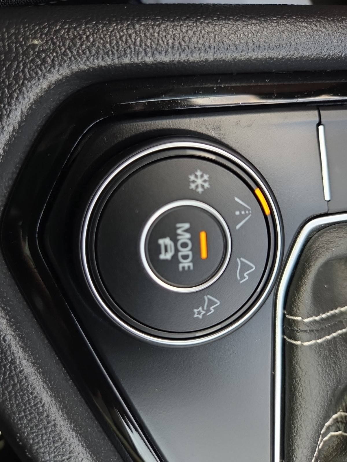 Certified 2023 Volkswagen Taos SEL AWD/4WD image 25