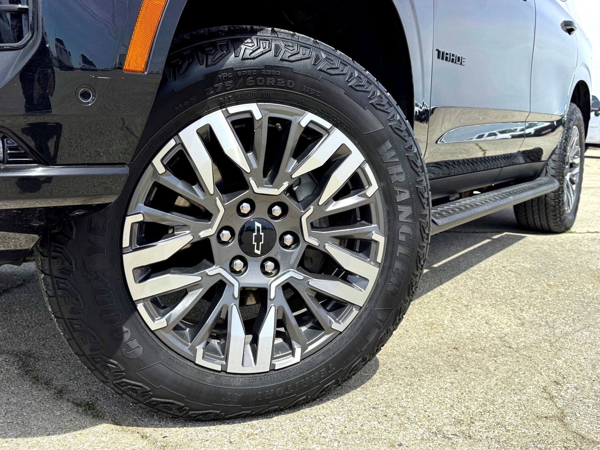 Used 2025 Chevrolet Tahoe Z71 image 2