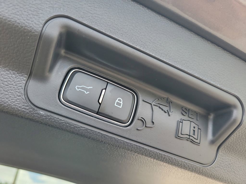 Used 2023 Ford Explorer XLT RWD image 11