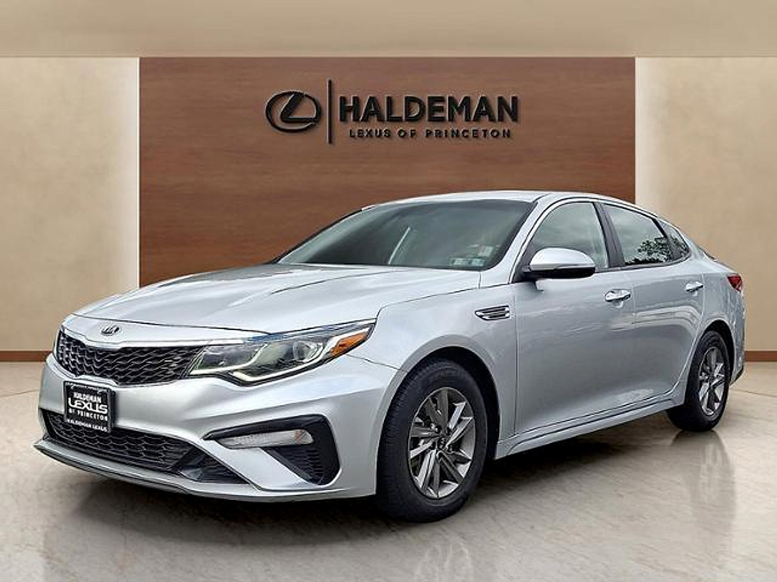 Used 2019 Kia Optima LX FWD image 4
