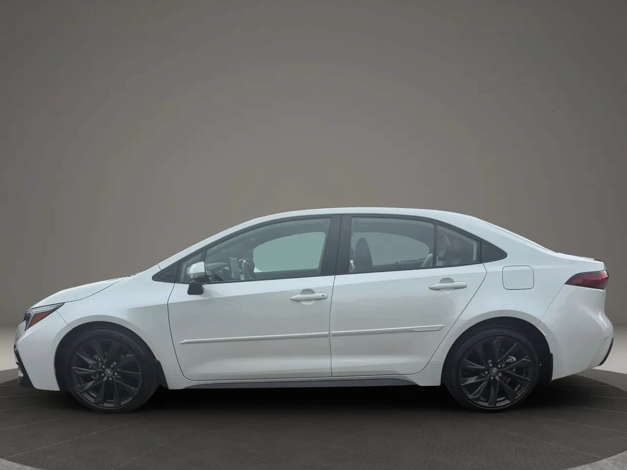 Used 2025 Toyota Corolla XSE FWD image 8