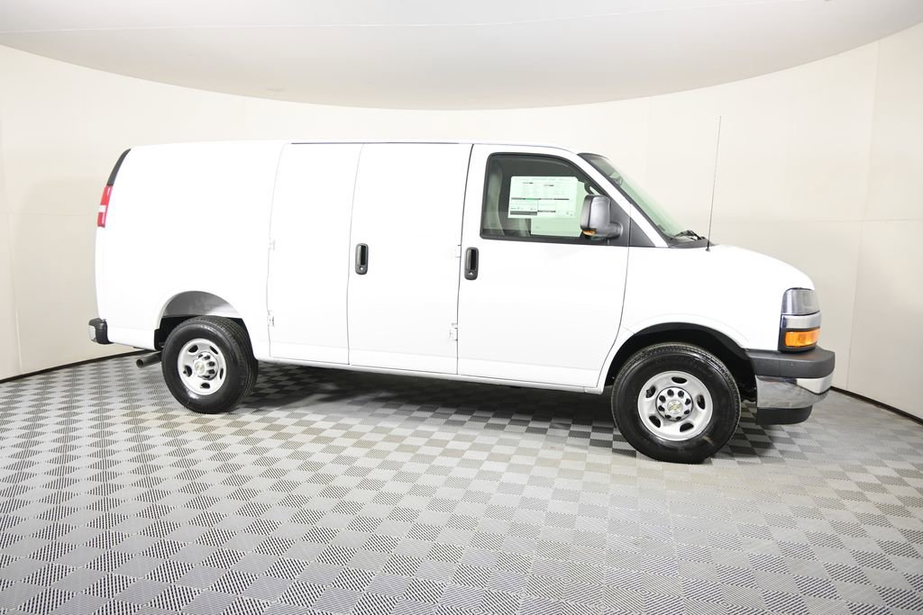 New 2026 Chevrolet Express 3500 image 8