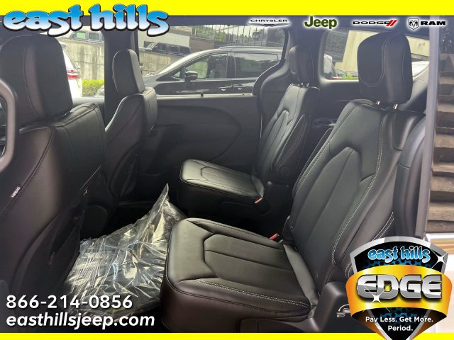 New 2027 Chrysler Pacifica Select w/ Family Tech Group AWD/4WD image 5