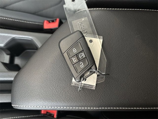 Used 2025 Volkswagen Jetta SEL image 33