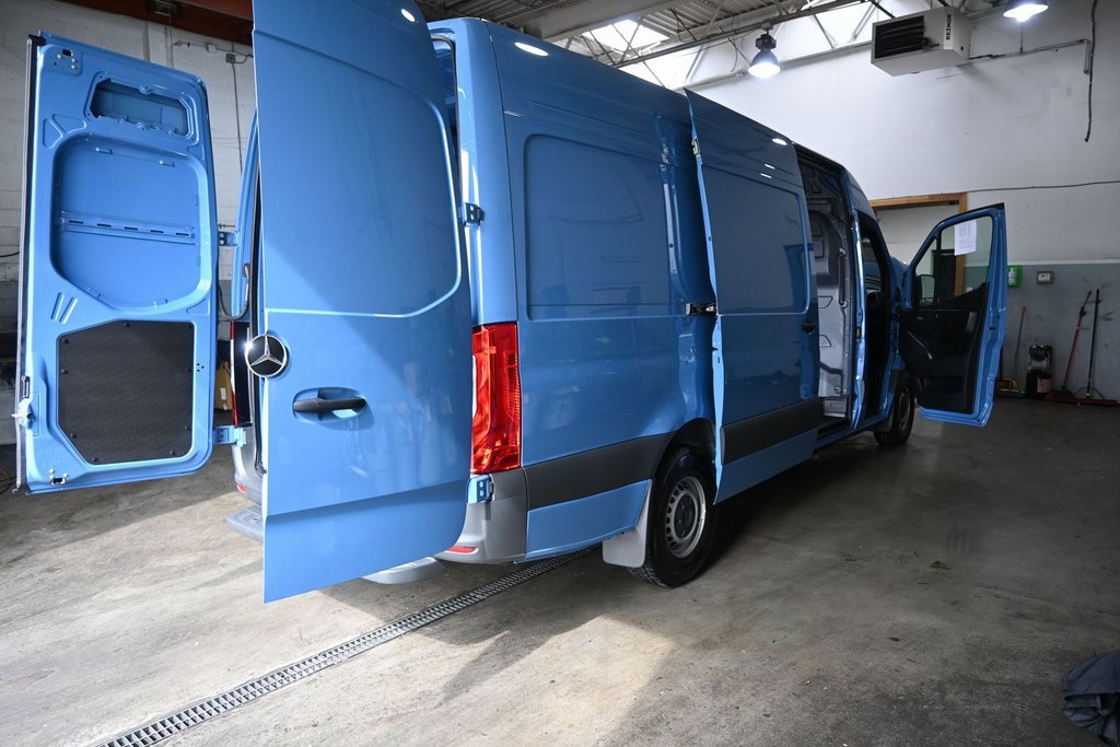 Used 2024 Mercedes-Benz eSprinter 170 Cargo image 39