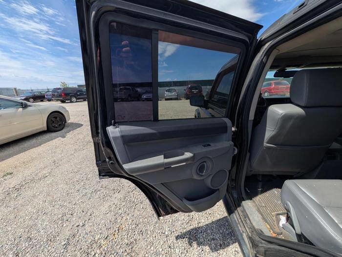 Used 2006 Jeep Commander 4WD image 24