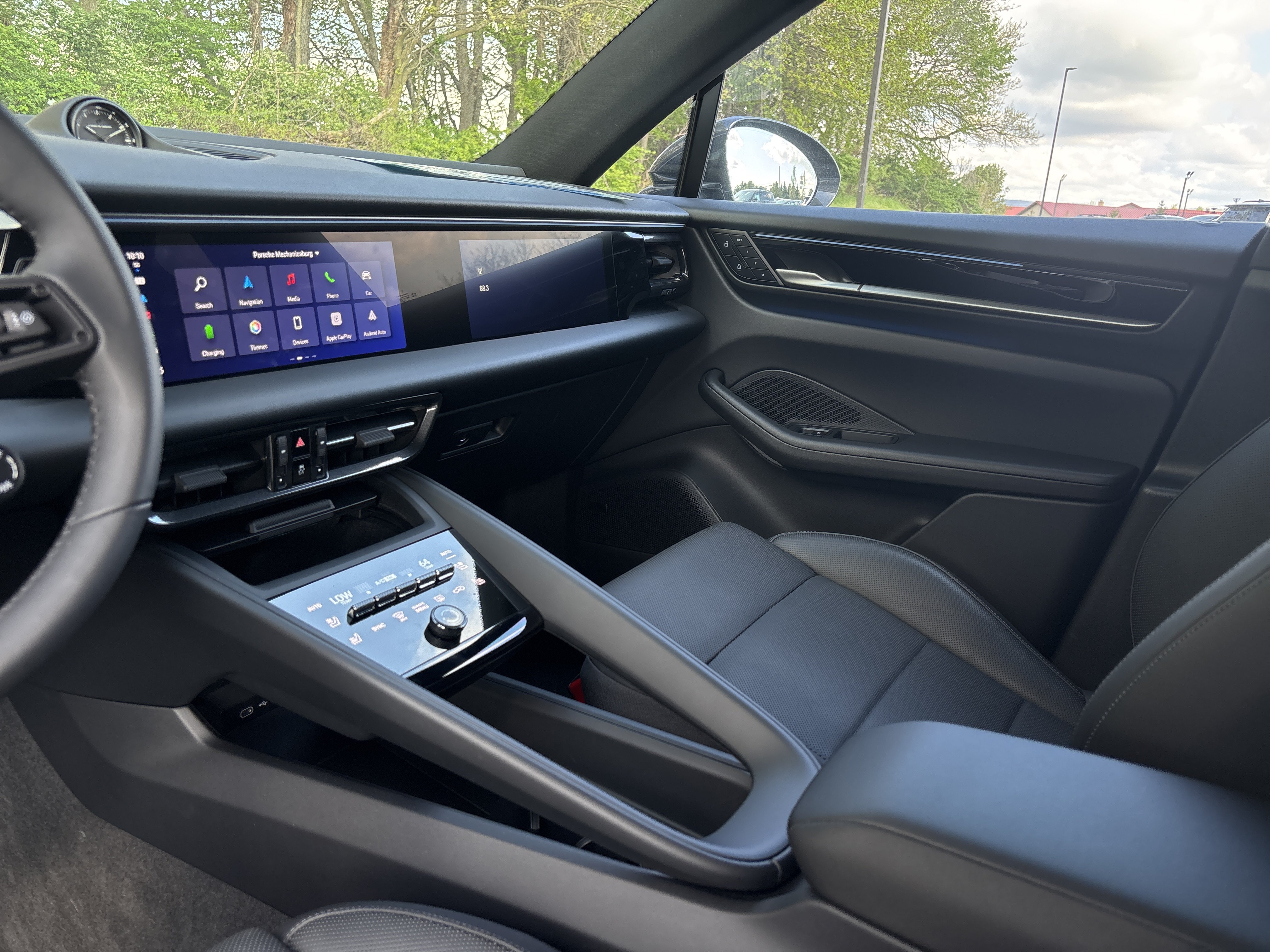 New 2025 Porsche Macan 4 Electric AWD/4WD image 21