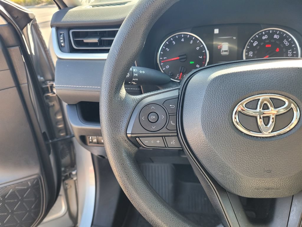 Used 2022 Toyota RAV4 XLE w/ Convenience Package FWD image 22