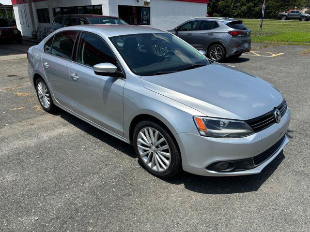 Used 2011 Volkswagen Jetta SEL FWD image 2