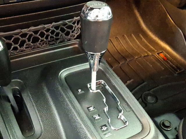 Used 2016 Jeep Wrangler Unlimited Sahara image 15