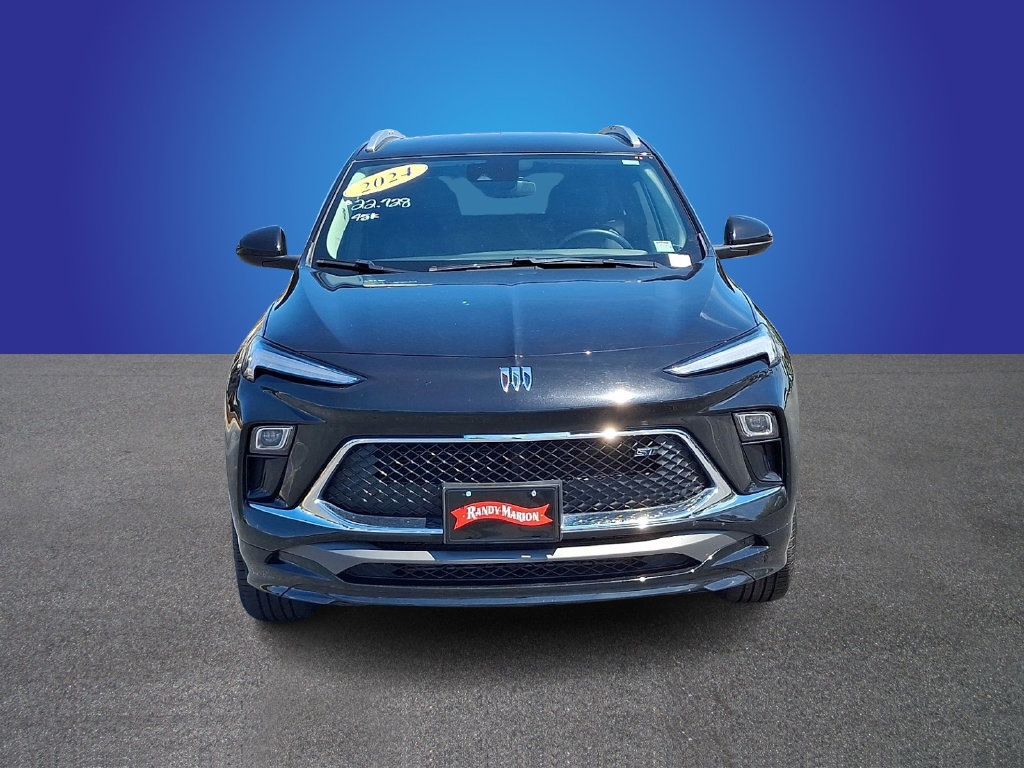 Used 2024 Buick Encore GX Sport Touring AWD/4WD image 2