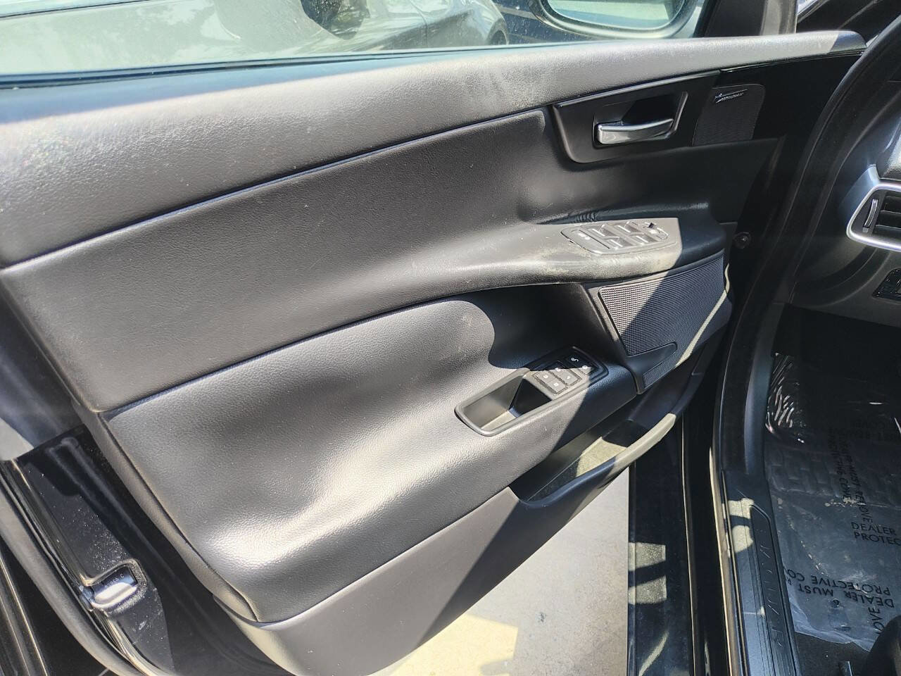 Used 2017 Jaguar XE Premium image 22