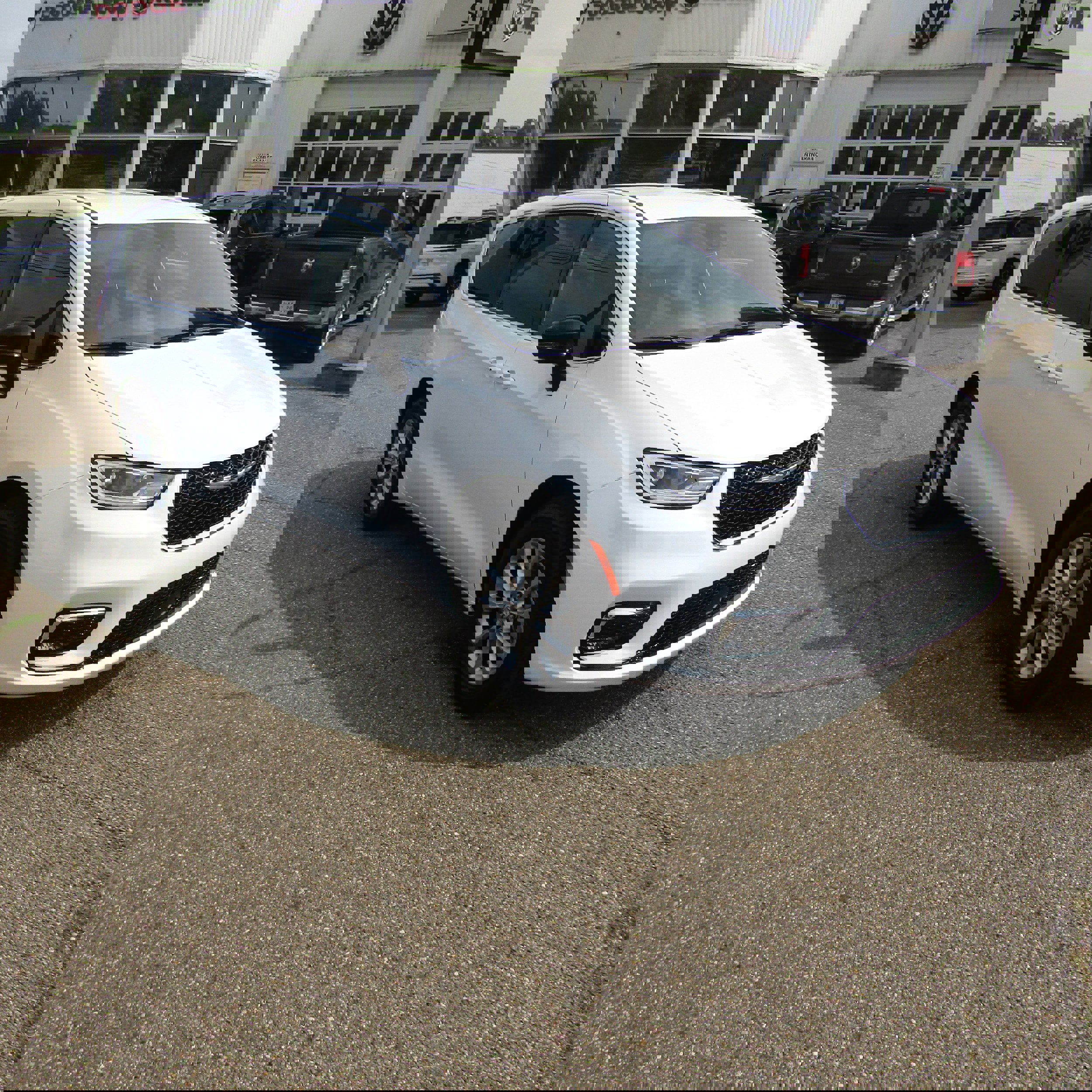 New 2026 Chrysler Pacifica Select video 1