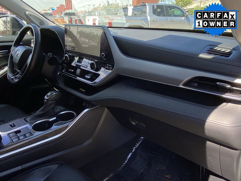Used 2023 Toyota Highlander Platinum image 17