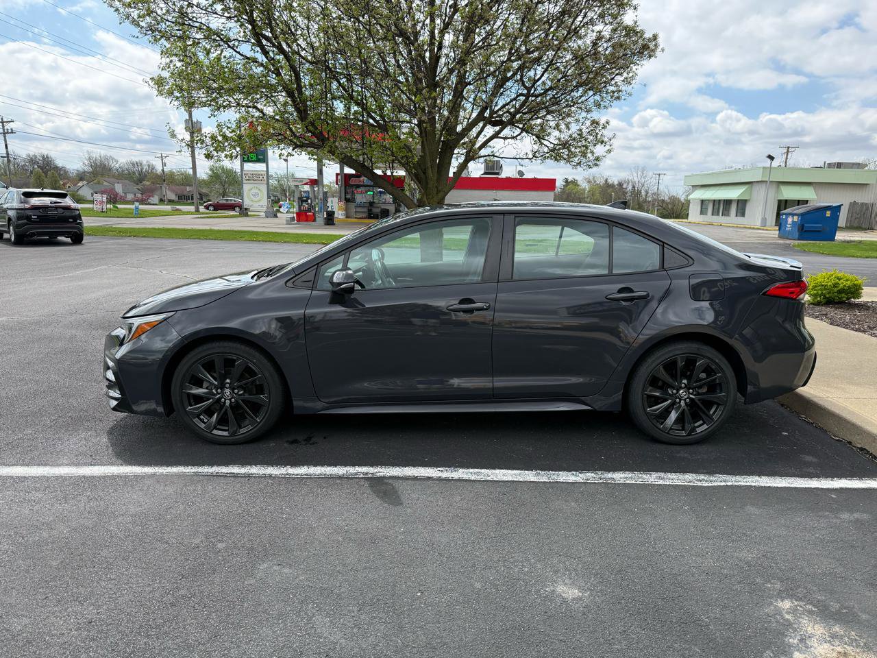 Used 2023 Toyota Corolla SE image 2