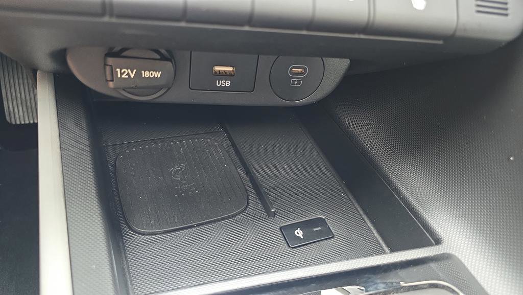 Certified 2025 Hyundai Elantra Limited FWD image 11
