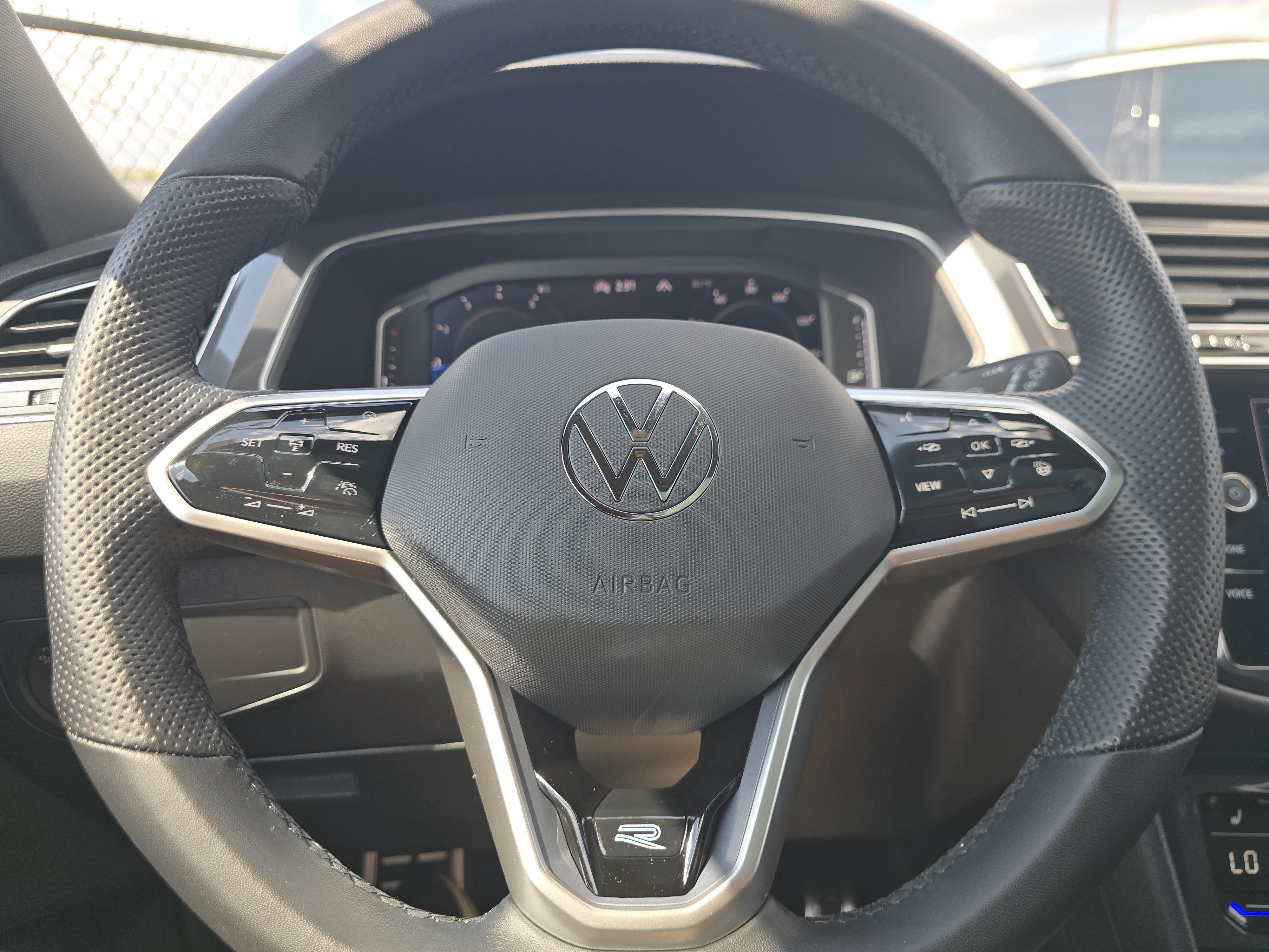 Certified 2024 Volkswagen Tiguan SEL R-Line AWD/4WD image 24