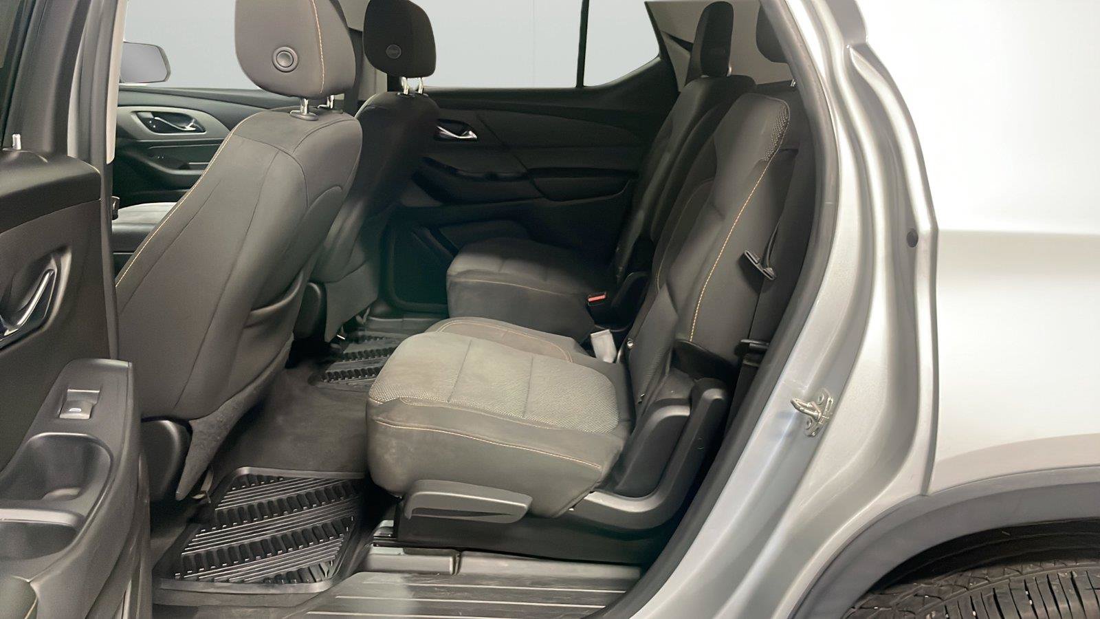 Used 2018 Chevrolet Traverse LT FWD image 11