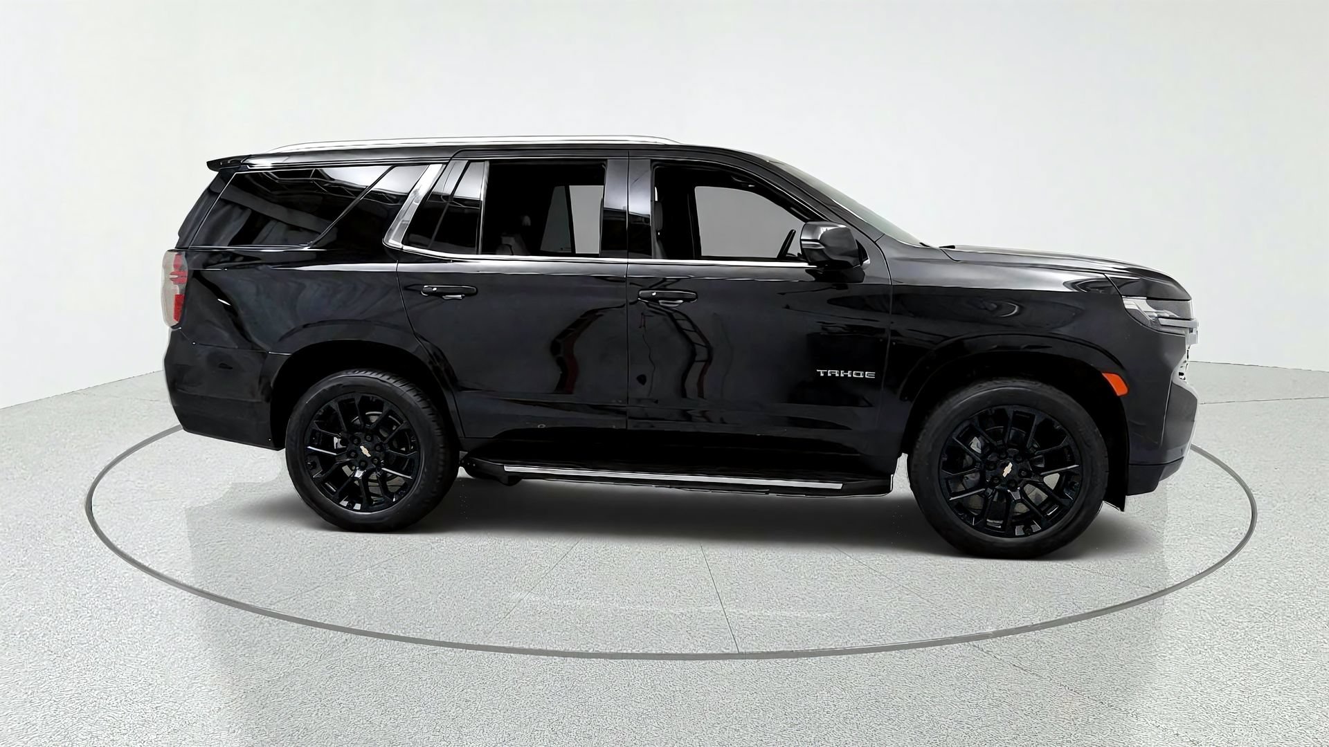 Used 2023 Chevrolet Tahoe LT w/ Luxury Package AWD/4WD image 6