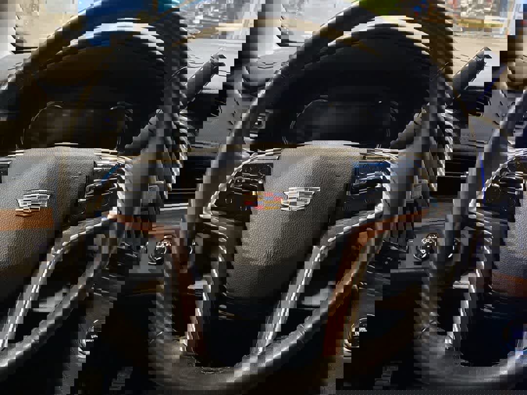 Used 2018 Cadillac Escalade Luxury image 16