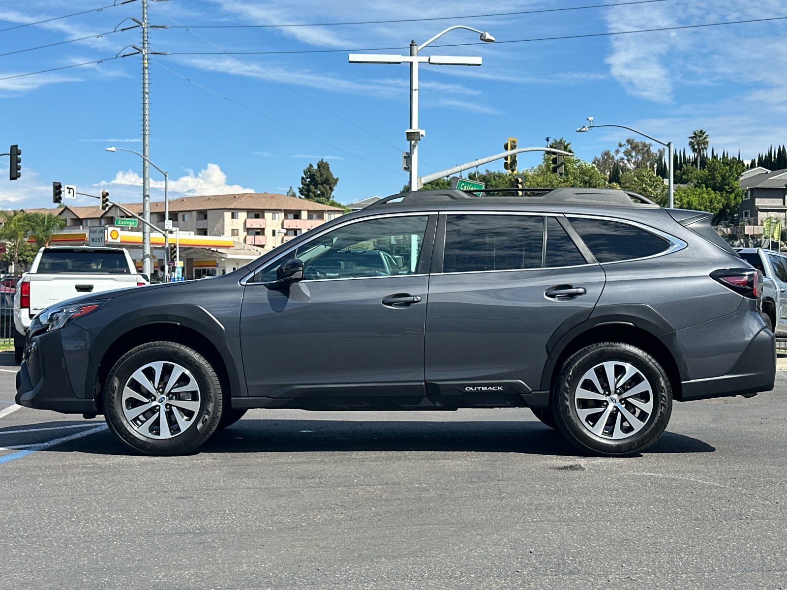 Used 2024 Subaru Outback Premium AWD/4WD image 2