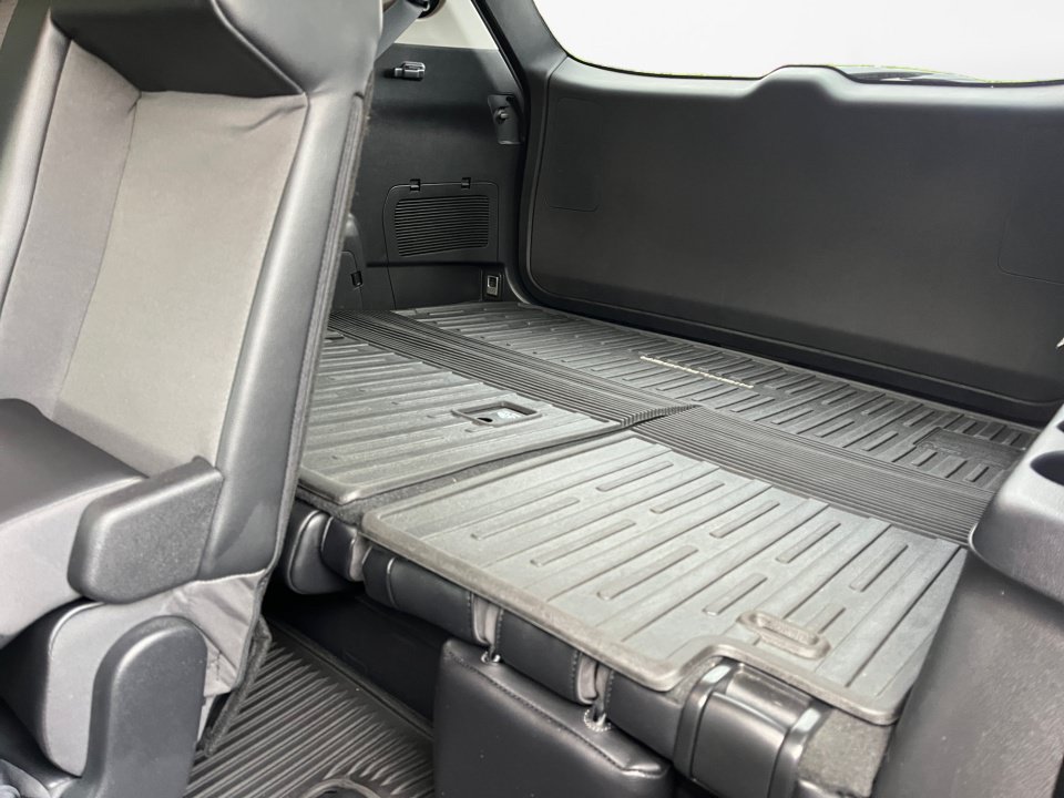 Used 2022 Toyota Highlander XLE AWD/4WD image 12