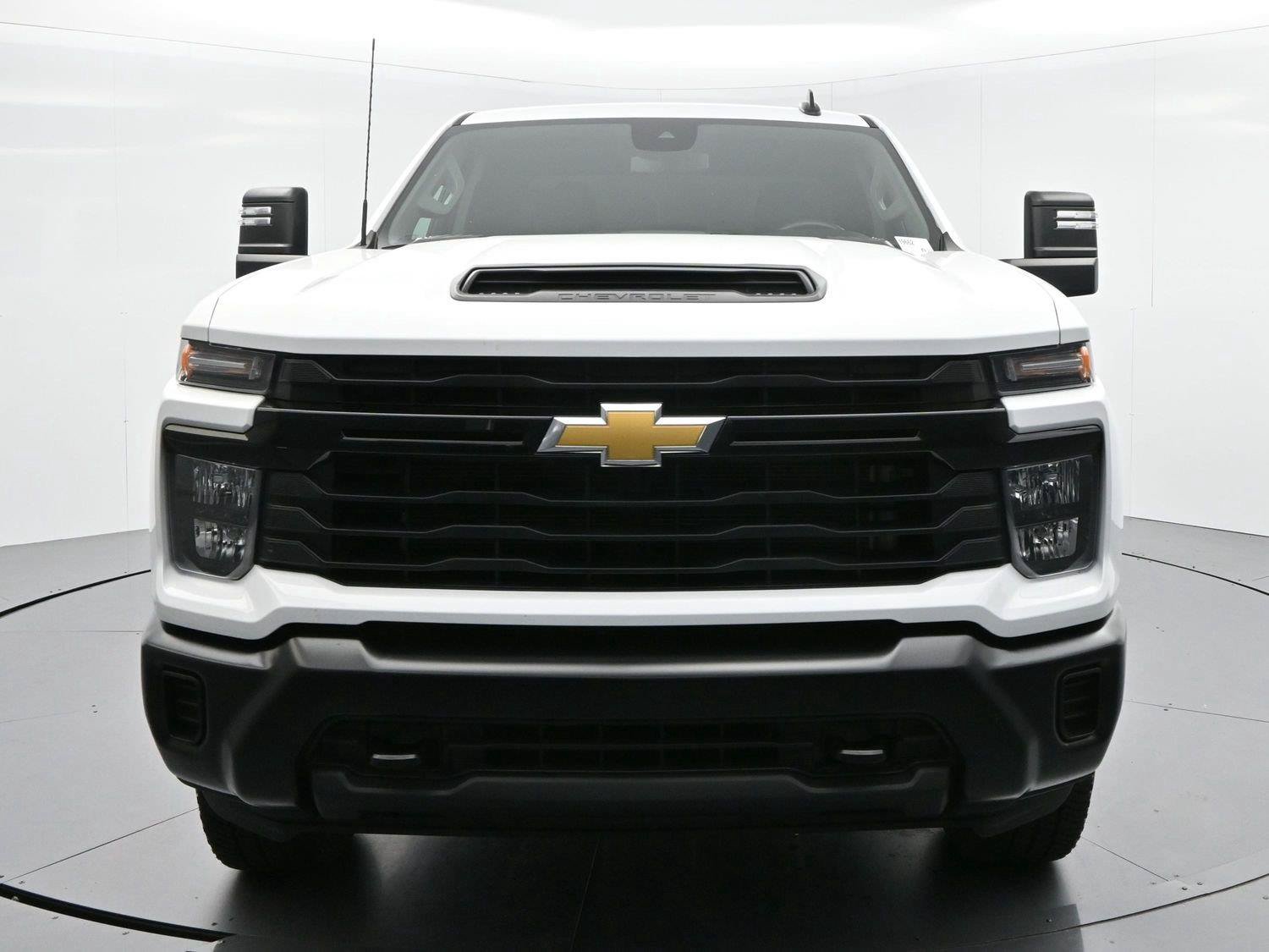 Used 2025 Chevrolet Silverado 2500 W/T w/ WT Convenience Package AWD/4WD image 2