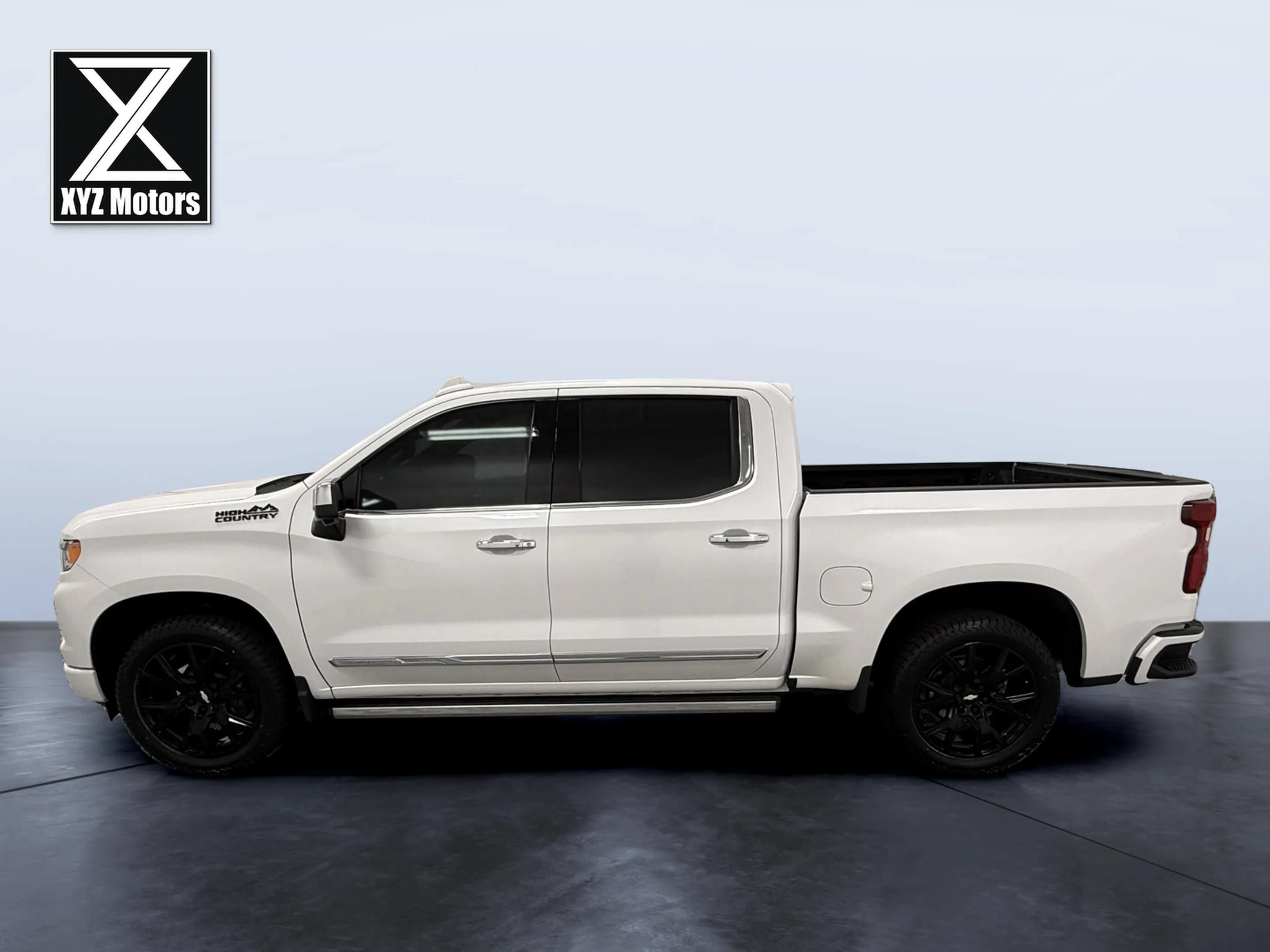 Used 2023 Chevrolet Silverado 1500 High Country w/ Technology Package AWD/4WD image 3