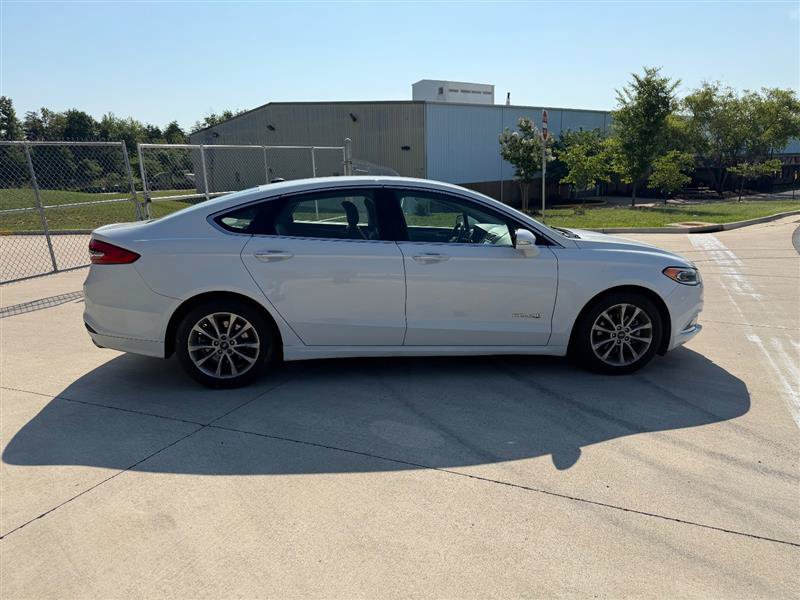 Used 2017 Ford Fusion SE w/ Equipment Group 602A FWD image 9
