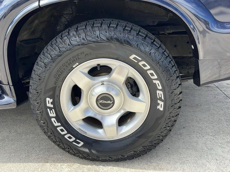 Used 2000 Ford Explorer Limited AWD/4WD image 17