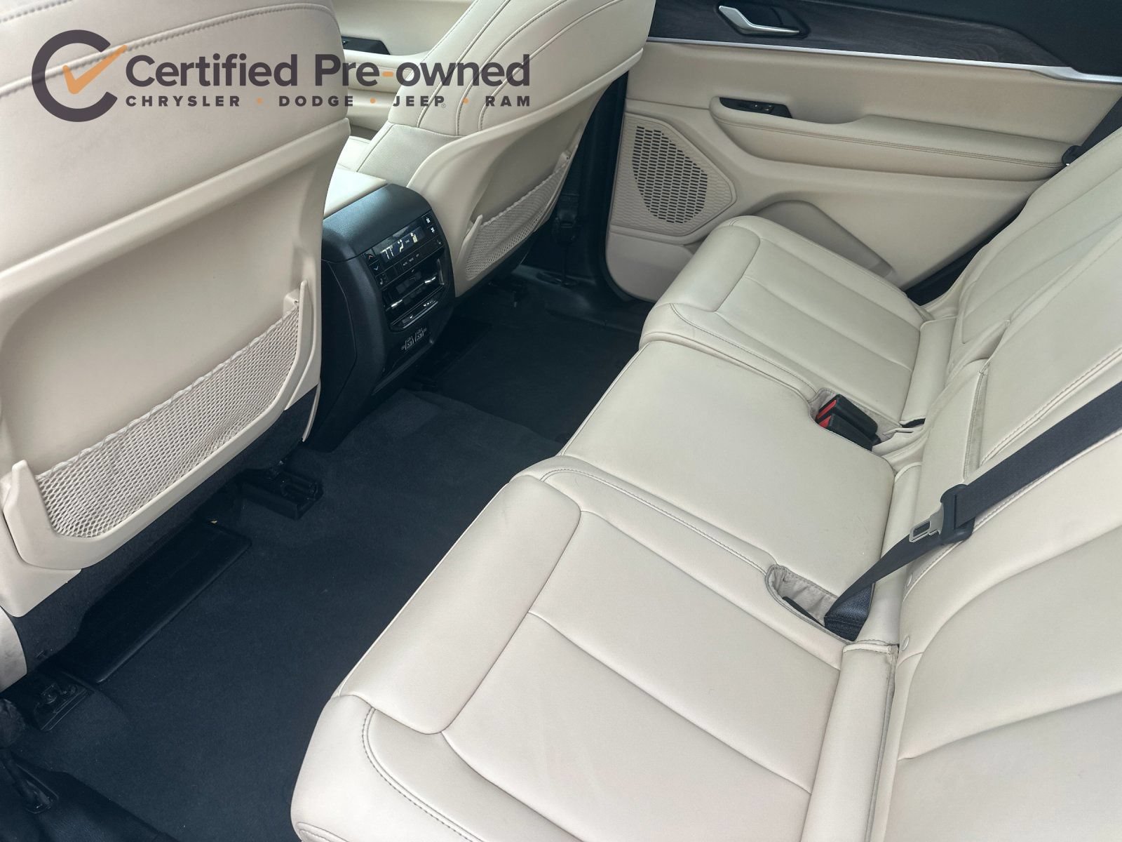 Used 2023 Jeep Grand Cherokee L Limited AWD/4WD image 13