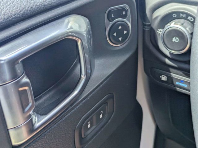 Used 2025 Jeep Wrangler Unlimited Sahara AWD/4WD image 24