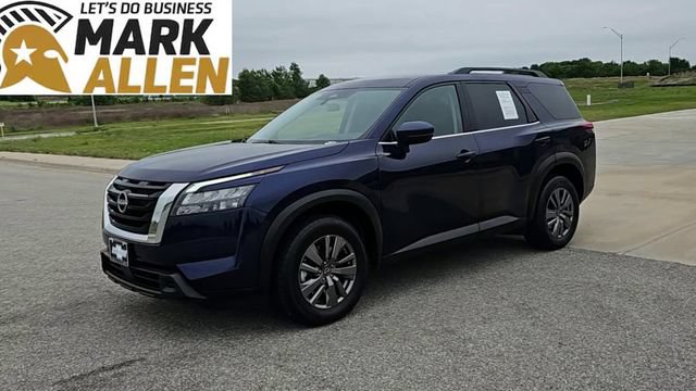 Used 2025 Nissan Pathfinder SV FWD image 4
