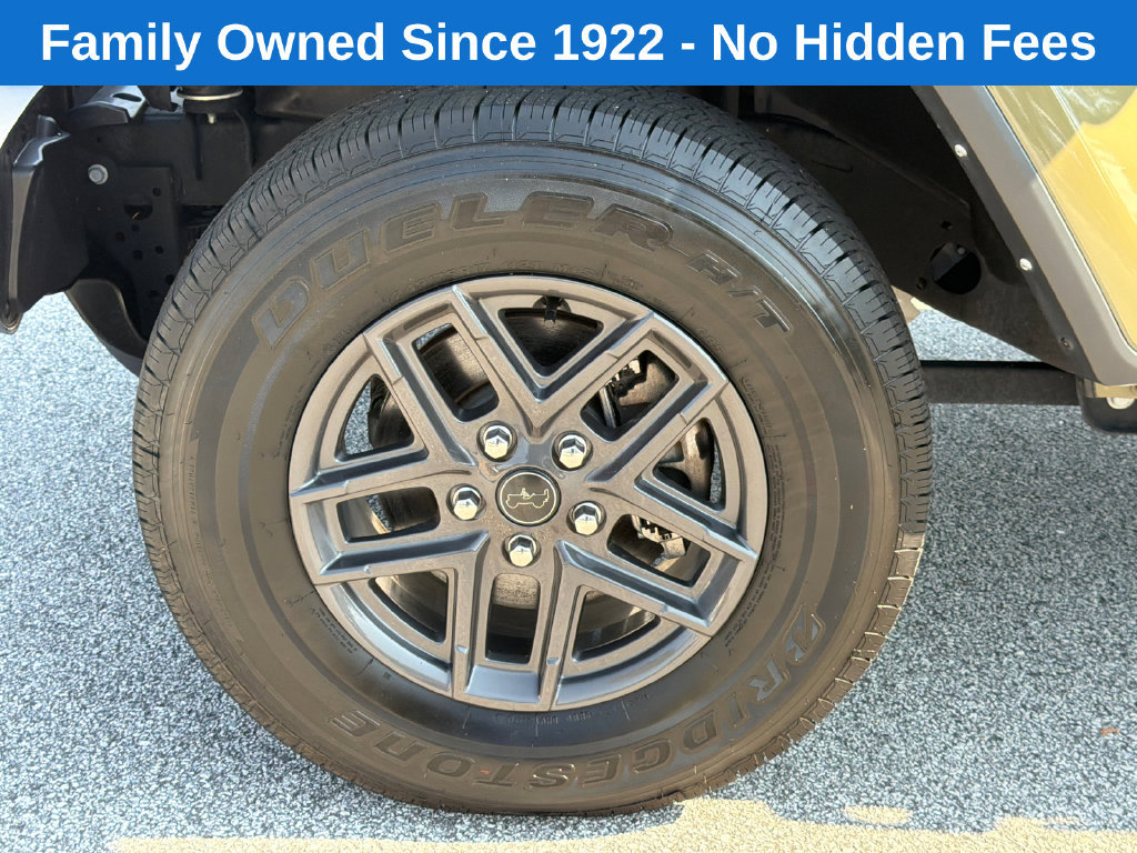 Used 2025 Jeep Gladiator Sport AWD/4WD image 11