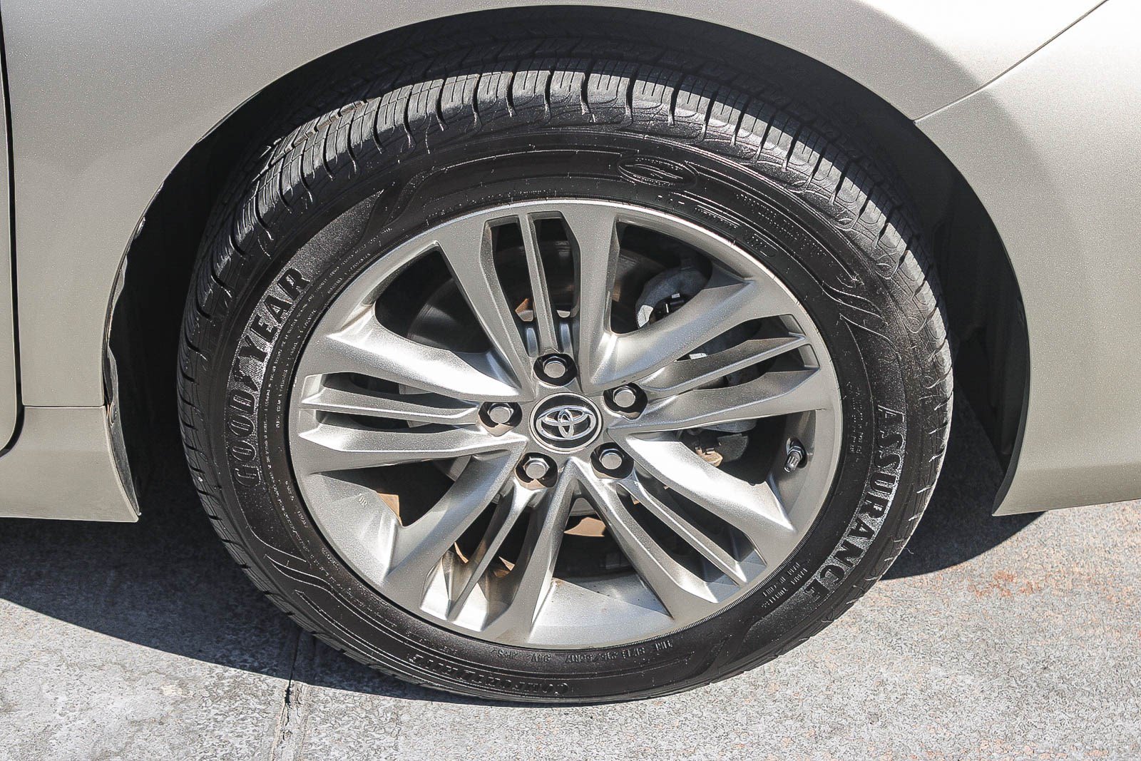 Used 2015 Toyota Camry SE FWD image 11