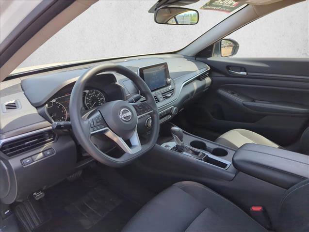 Used 2025 Nissan Altima 2.5 SV FWD image 10