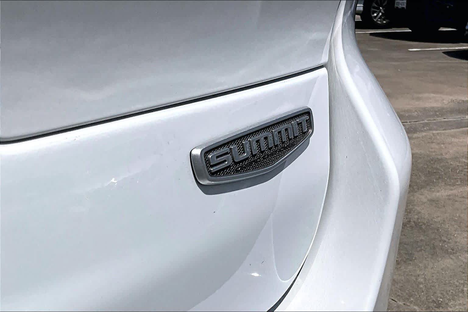 Used 2025 Jeep Grand Cherokee L Summit AWD/4WD image 9