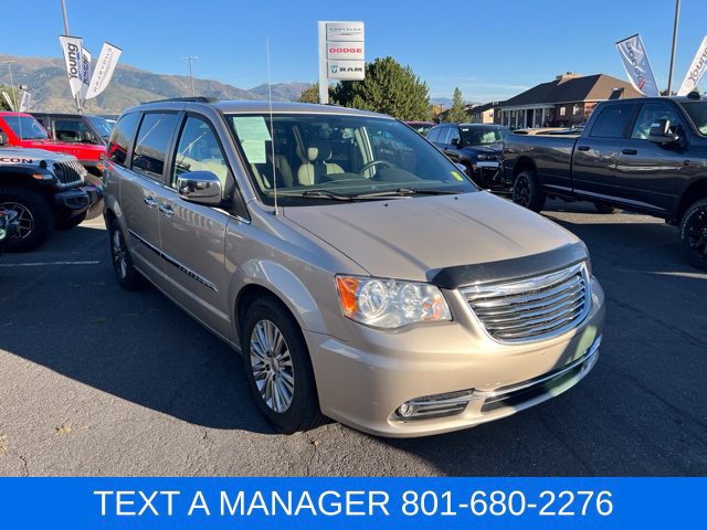 Used 2014 Chrysler Town & Country Touring-L w/ Driver Convenience Group FWD image 8