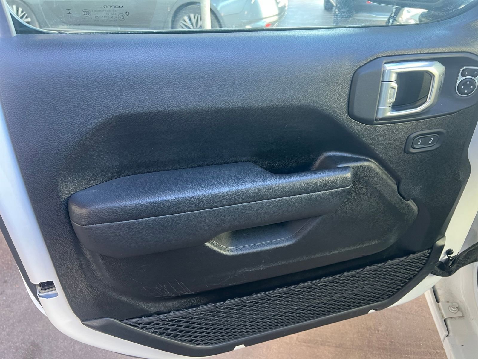 Used 2025 Jeep Wrangler Sport S image 18