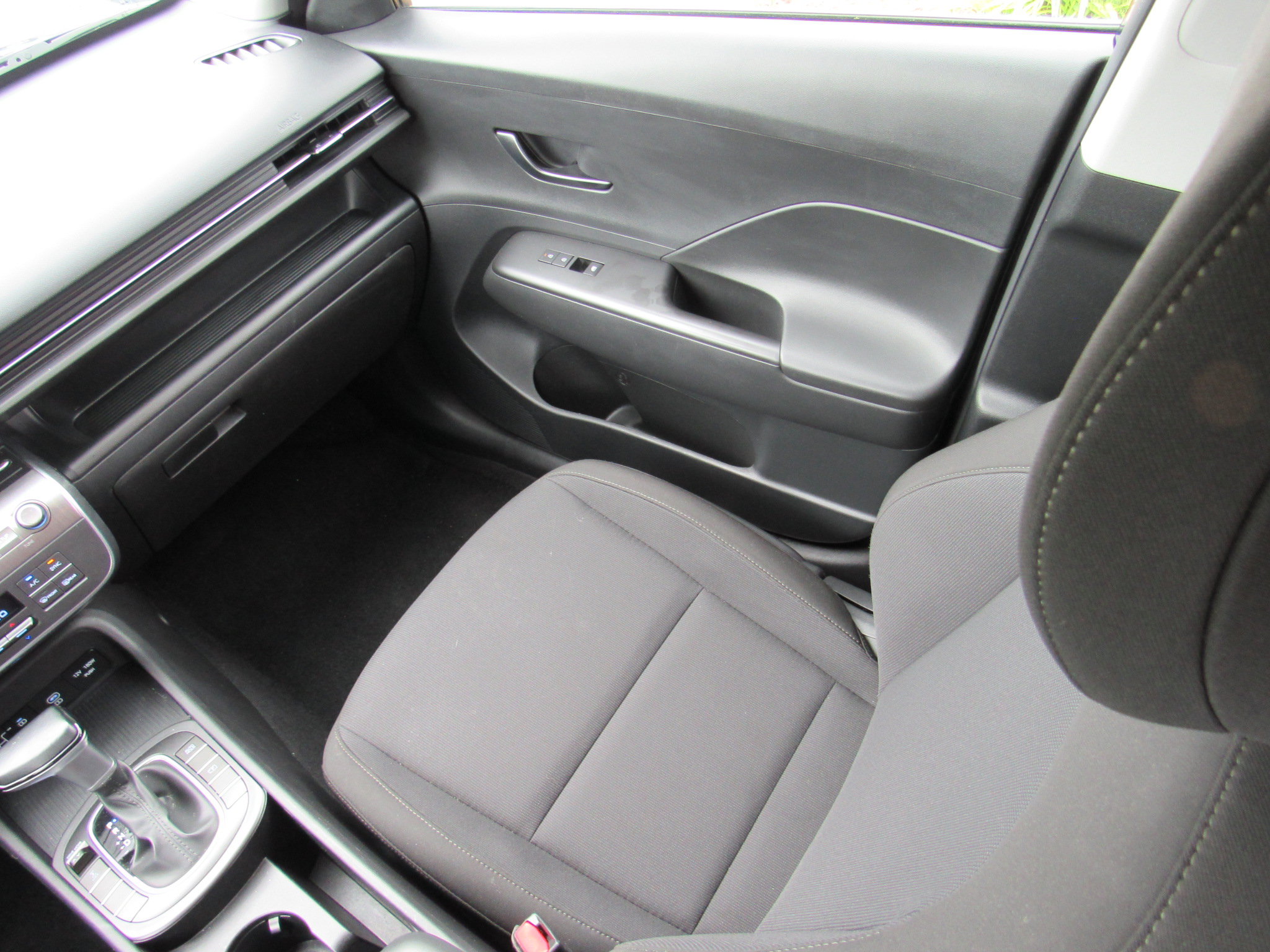 Used 2025 Hyundai Kona SEL AWD/4WD image 37