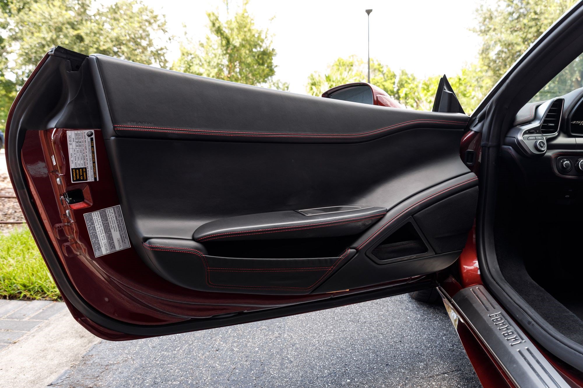 Used 2011 Ferrari 458 Italia Coupe RWD image 22