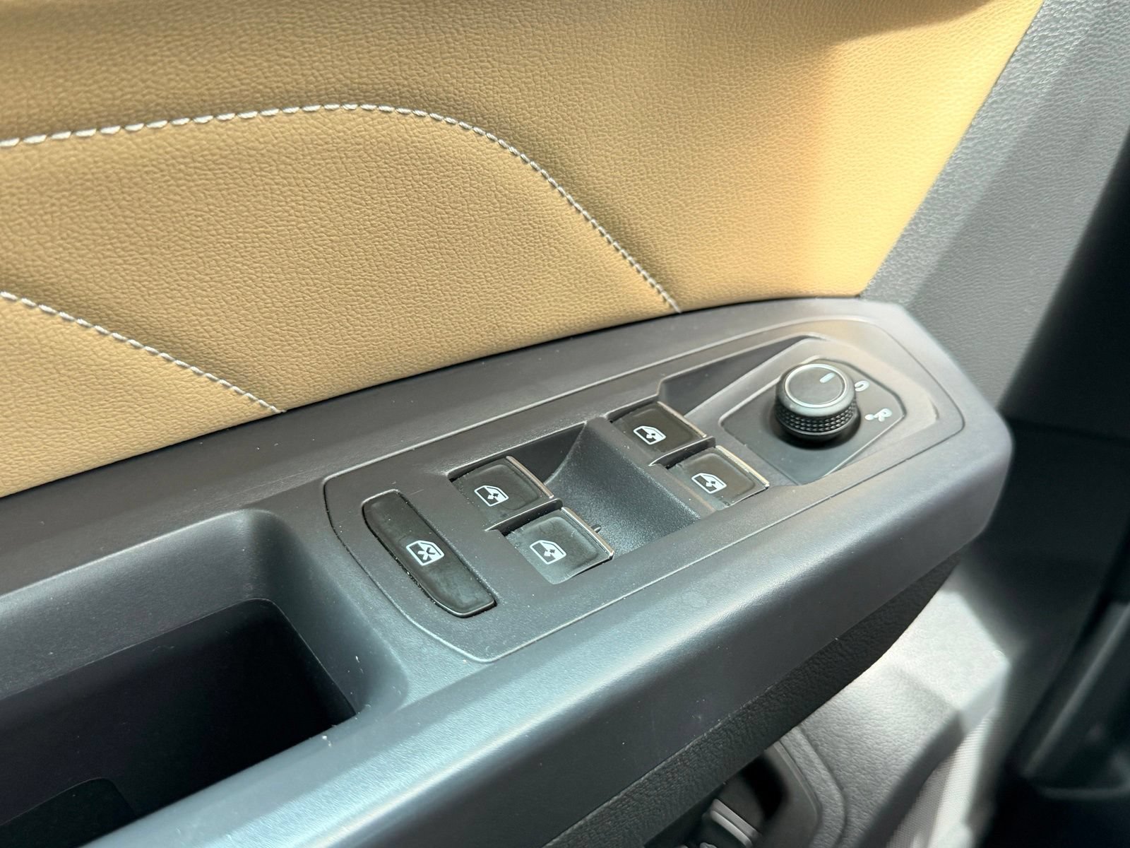 Used 2021 Volkswagen Atlas Cross Sport SE w/ Panoramic Sunroof Package FWD image 22