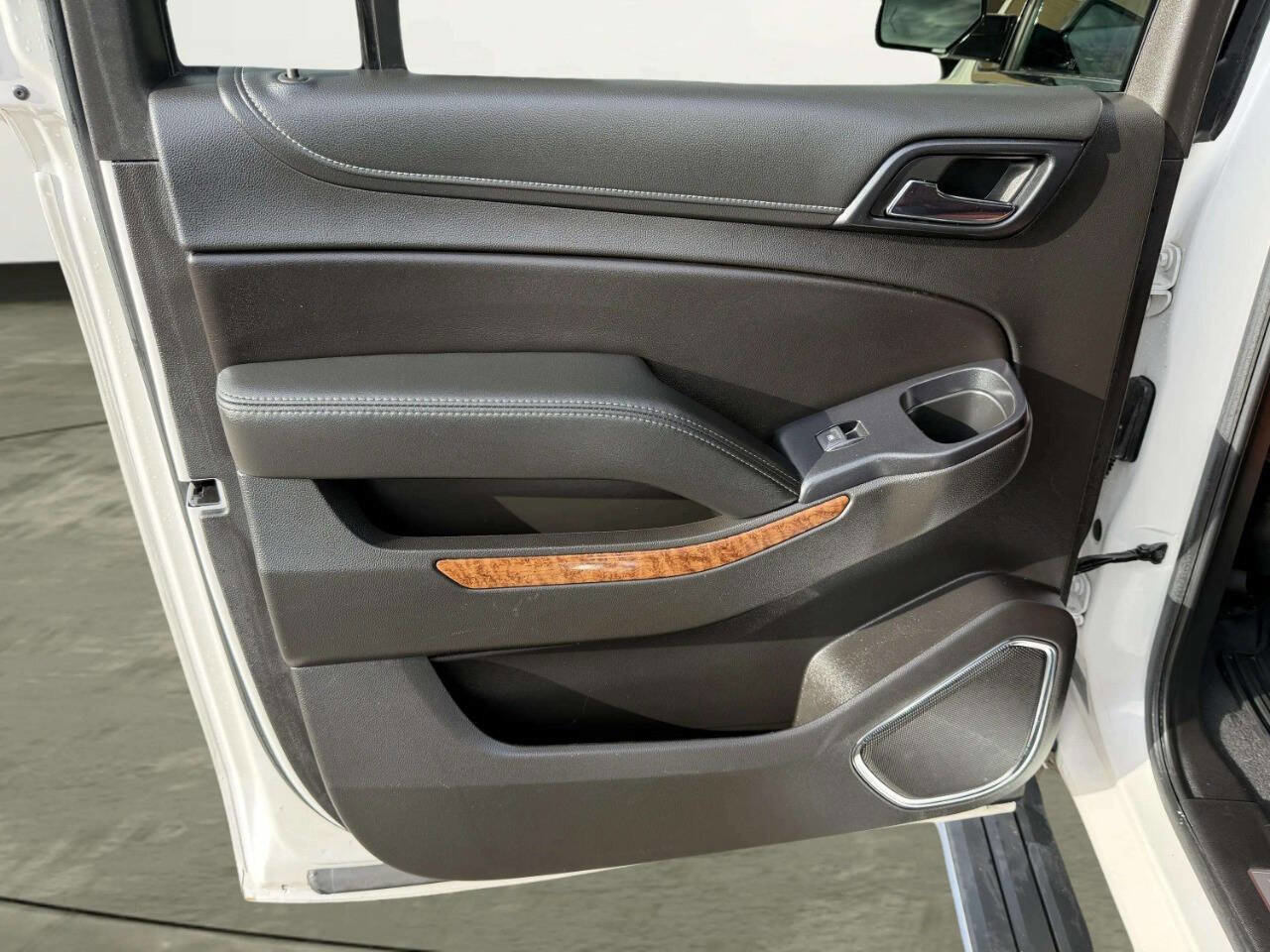 Used 2019 Chevrolet Suburban Premier w/ Premier Plus Edition image 26